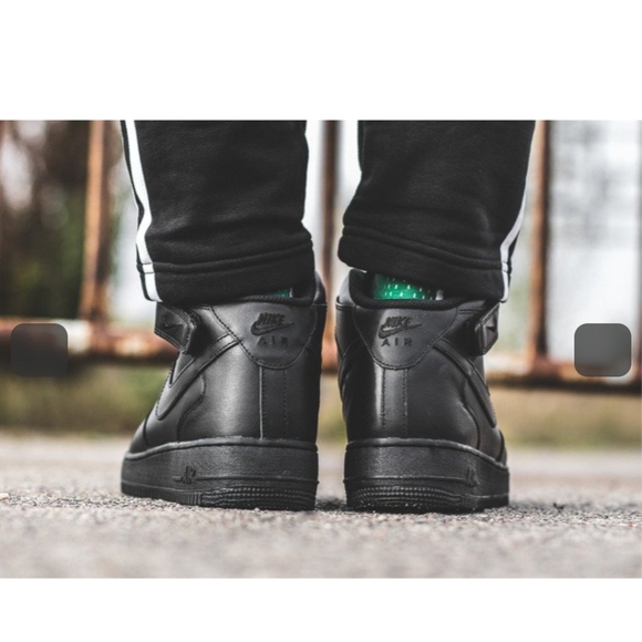 NIKE AIR FORCE 1 MID '07 "TRIPLE BLACK" - 8 US - Picture 2 of 14